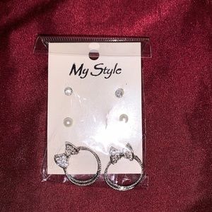 3 piece earring set with bow
